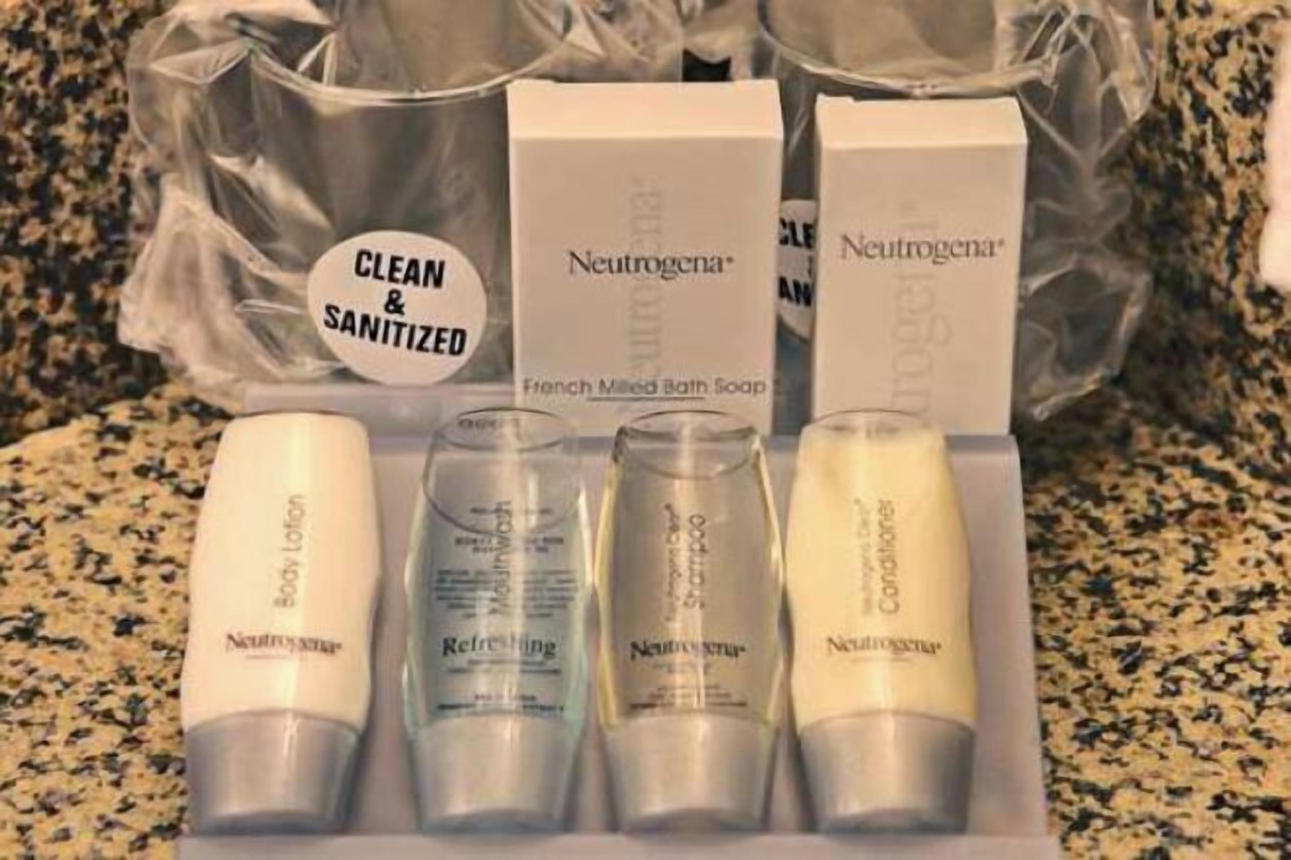 ของใช้ในห้องน้ำฟรี, ไดร์เป่าผม, ผ้าเช็ดตัว, สบู่