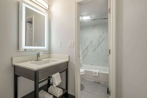 Combined shower/tub, hair dryer, towels - Motel 6 Commerce, GA (Commerce)