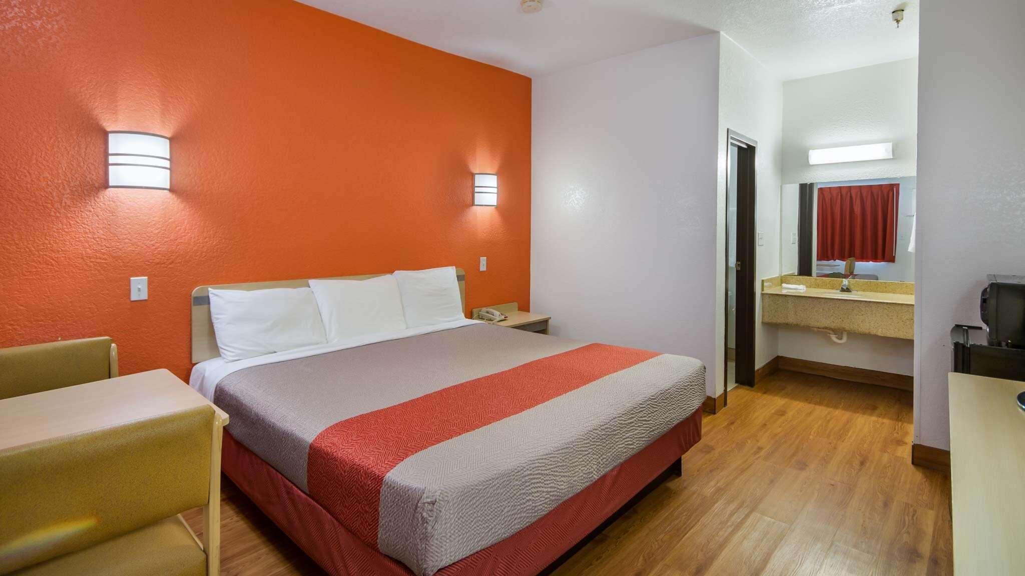 Desk, iron/ironing board, free WiFi, bed sheets