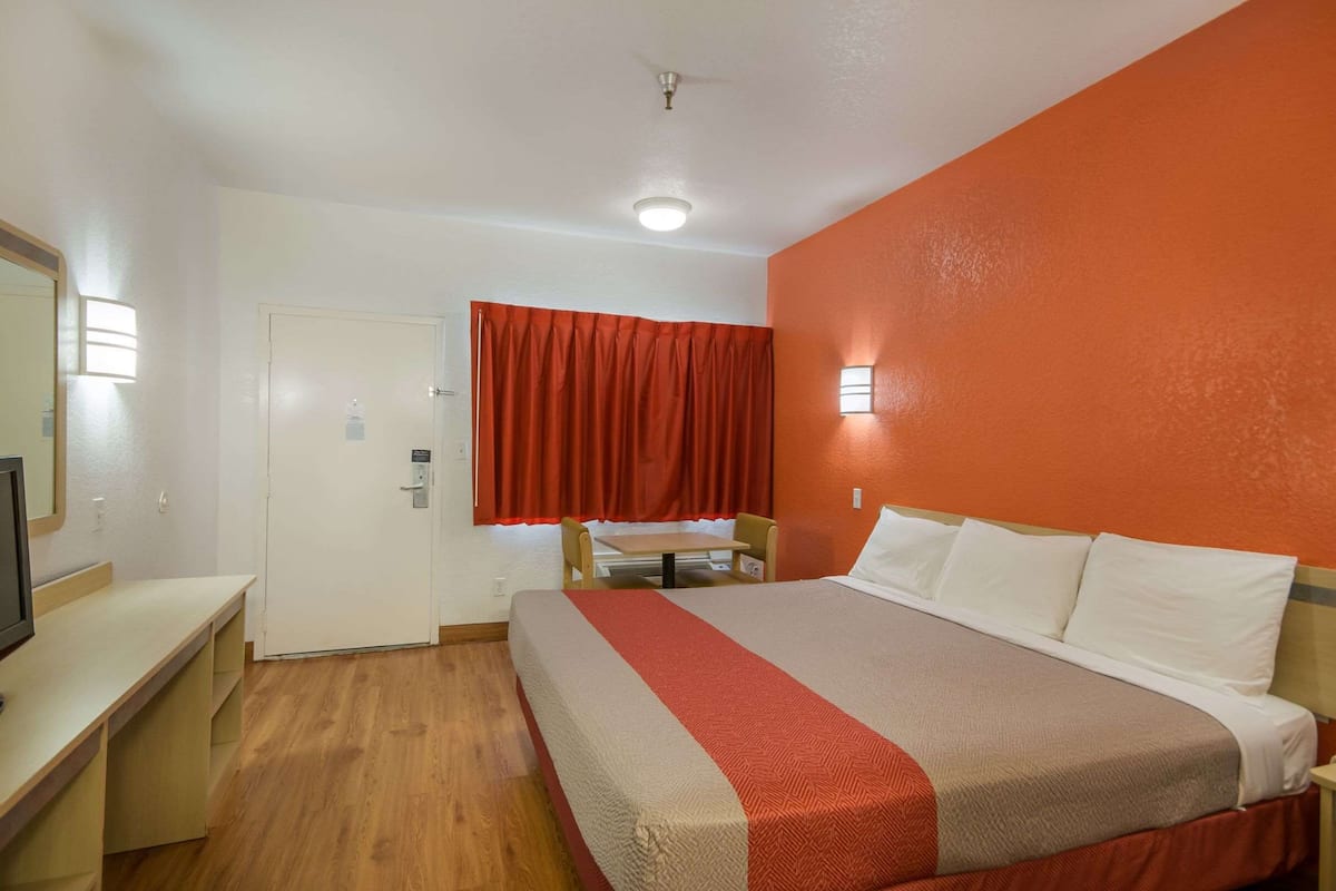 Desk, iron/ironing board, free WiFi, bed sheets
