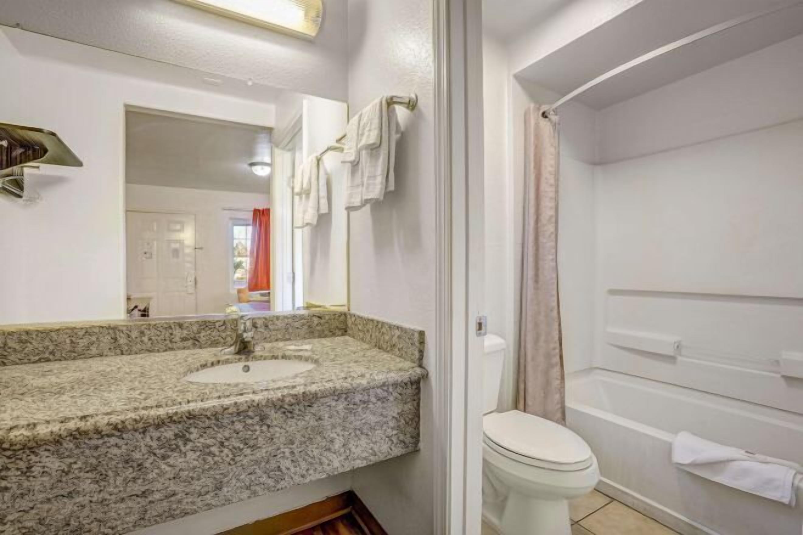 Bathroom | Combined shower/bathtub, hair dryer, towels