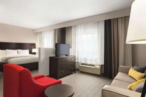 Suite studio, 1 très grand lit et 1 canapé-lit, non-fumeur | Coffre-fort, bureau, fer et planche à repasser, lit de bébé (gratuit)