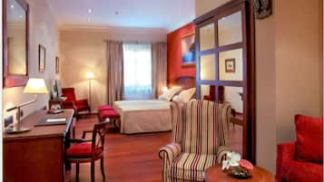 Coffres-forts dans les chambres, bureau, Wi-Fi gratuit, draps fournis