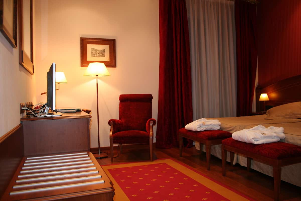 In-room safe, desk, free WiFi, bed sheets