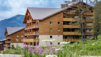 تفاصيل الفندق من الخارج