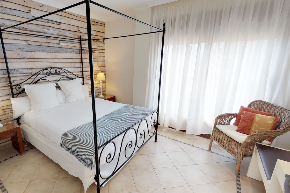 Chambre Double Standard, balcon | Literie de qualité supérieure, minibar, coffres-forts dans les chambres