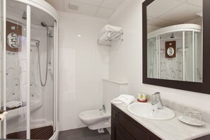 Standard Double Room, Balcony | Bathroom | Free toiletries, hair dryer, towels