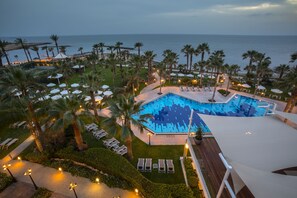 Indoor pool, outdoor pool, pool umbrellas, pool loungers - Aquamare Beach Hotel & Spa (Geroskipou)