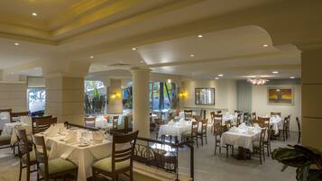 3 restaurants, breakfast, lunch, dinner served; international cuisine