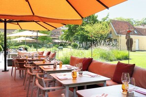 Breakfast, lunch and dinner served