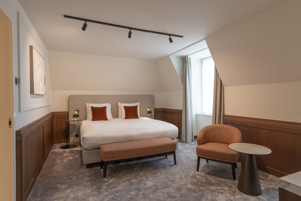 Belfry Suite | 高級寝具、ミニバー、セーフティボックス (室内)、デスク