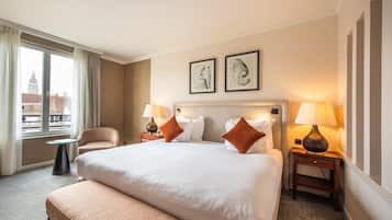 Superior kamer, 1 twee- of 2 eenpersoonsbedden, uitzicht op stad | Luxe beddengoed, een minibar, een kluis op de kamer, een bureau