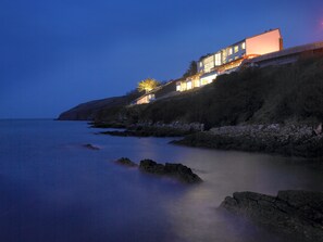 Front of property - Cliff House Hotel (Ardmore)