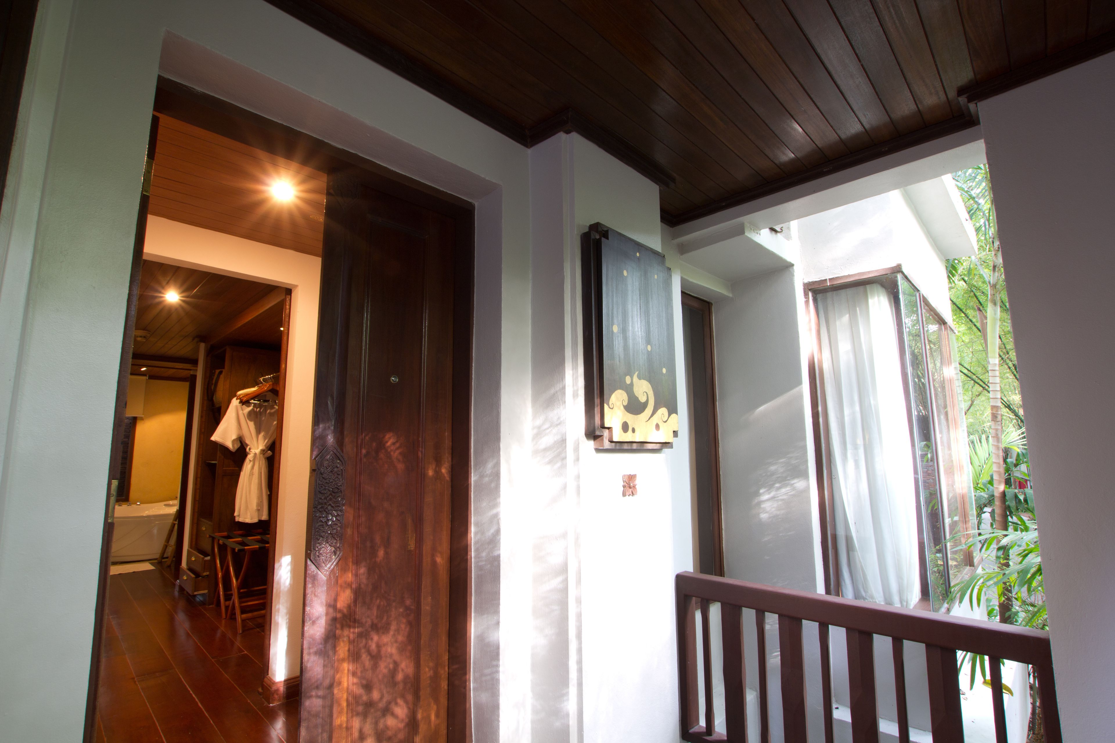 grand deluxe suite | premium bedding, select comfort beds, minibar, in-room safe