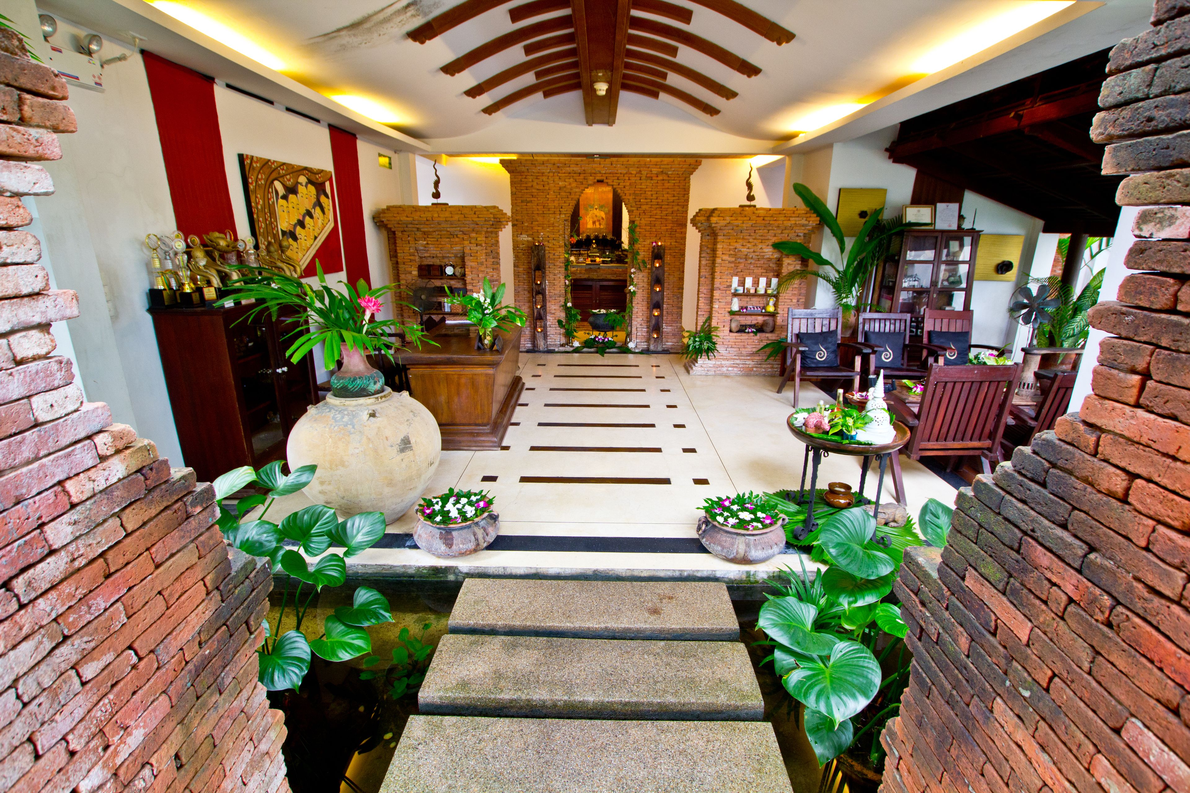 hot tub, body treatments, aromatherapy, facials, massage/treatment rooms