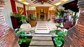 Couples treatment rooms, sauna, hot tub, steam room, body treatments