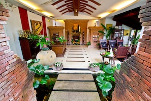 Couples treatment rooms, sauna, hot tub, steam room, body treatments