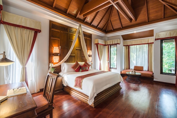 Royal Suite Sea View | Luxe beddengoed, Select Comfort-bedden, een minibar