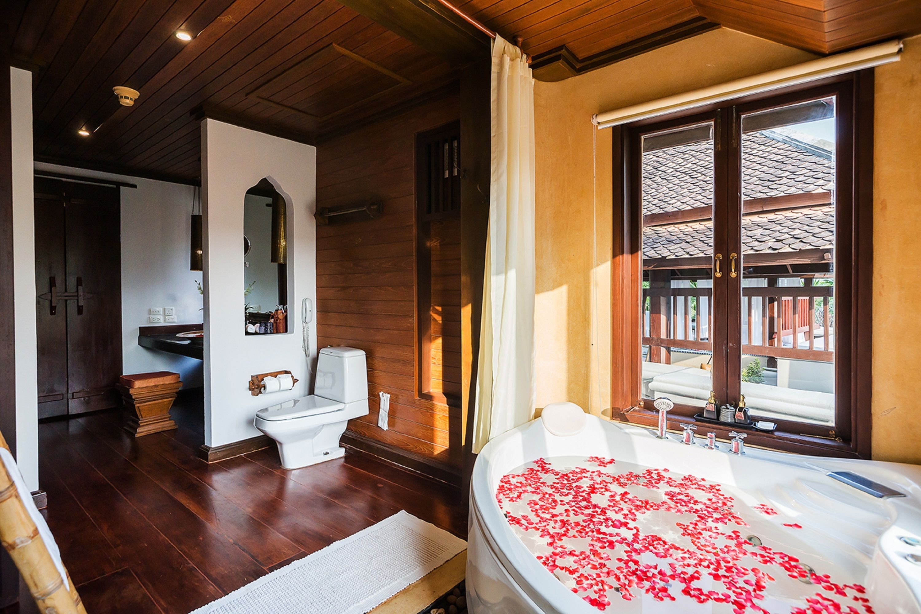 royal suite sea view | bathroom | separate bathtub and shower, free toiletries, hair dryer, bathrobes