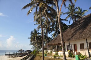 Property grounds - Kilifi Bay Beach Resort (Kilifi)