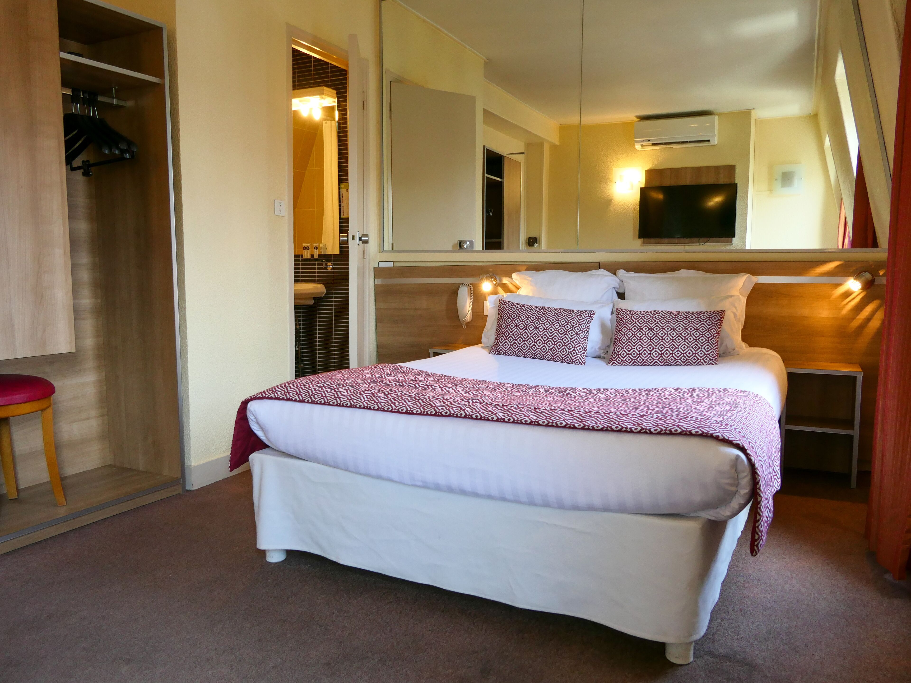 triple room | in-room safe, desk, laptop workspace, blackout curtains