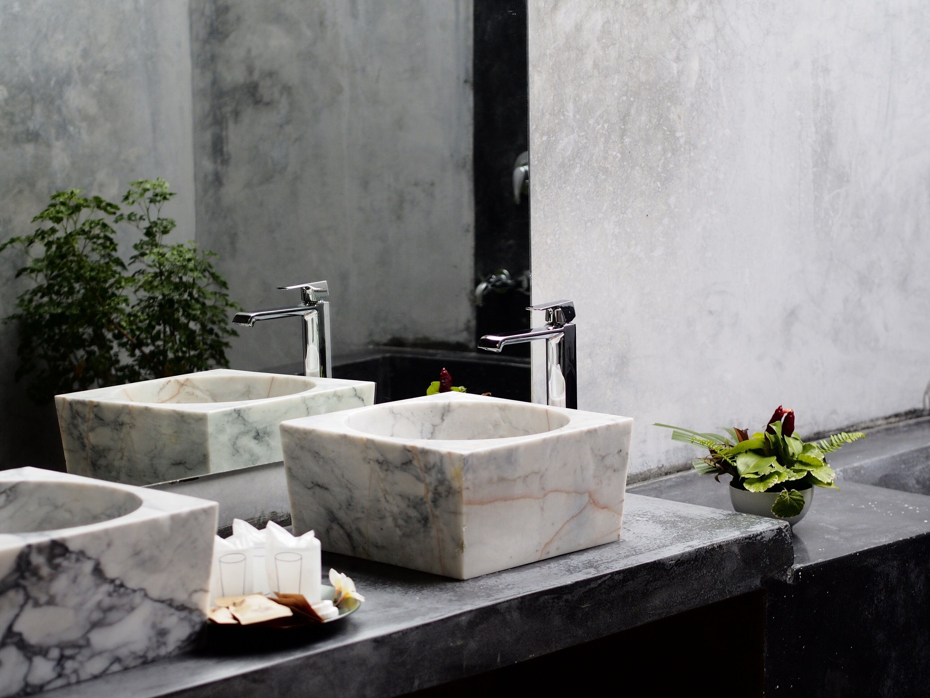 family suite, 2 bedrooms | bathroom | rainfall showerhead, free toiletries, hair dryer, bathrobes