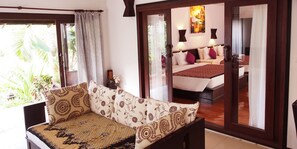 Suite (Tropical Tara) | Living room | TV