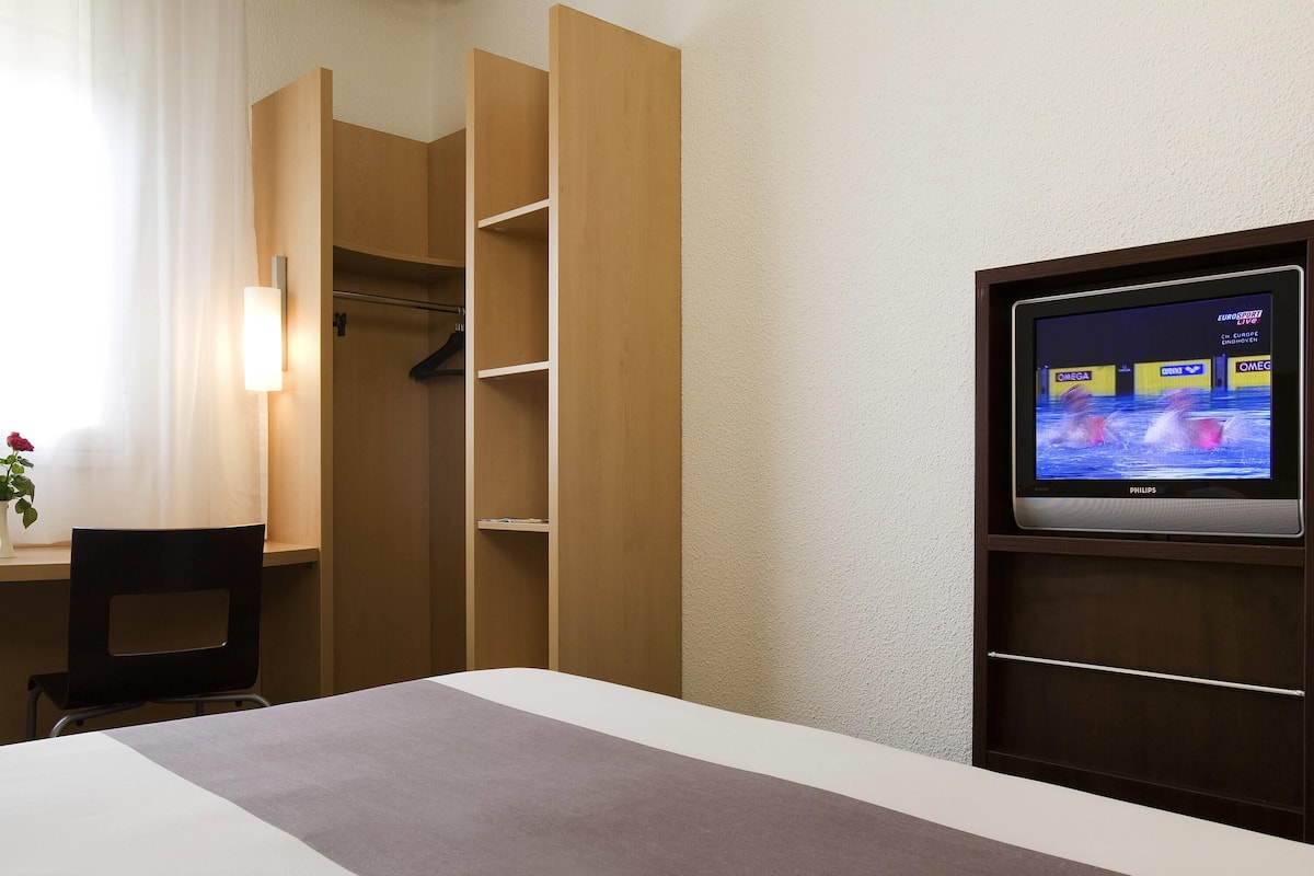 Double Room, 1 Double Bed | Premium bedding, down comforters, minibar, in-room safe