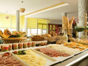 Daily buffet breakfast for a fee