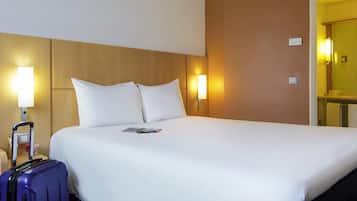 Ropa de cama de alta calidad, cubrecamas y minibar