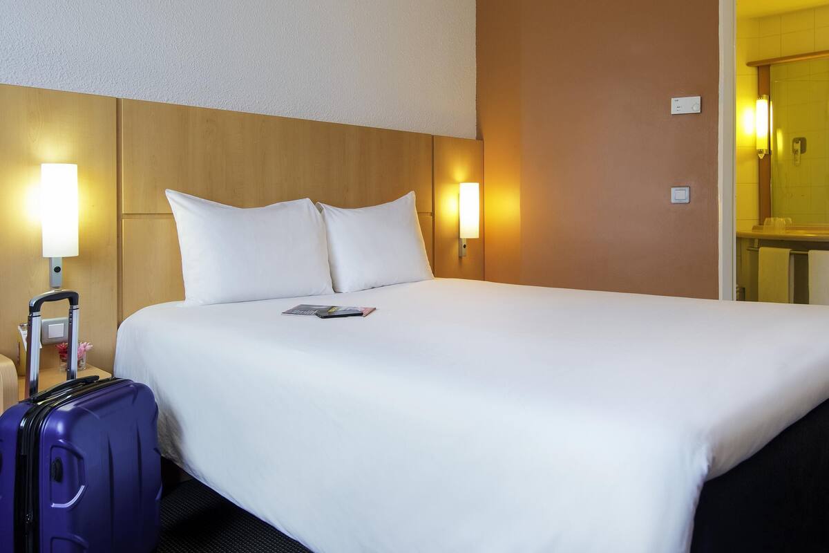 Dobbeltværelse - 1 dobbeltseng | Premium-sengetøj, dundyner, minibar, pengeskab på værelset