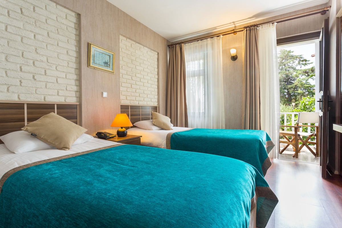 Minibar, free WiFi