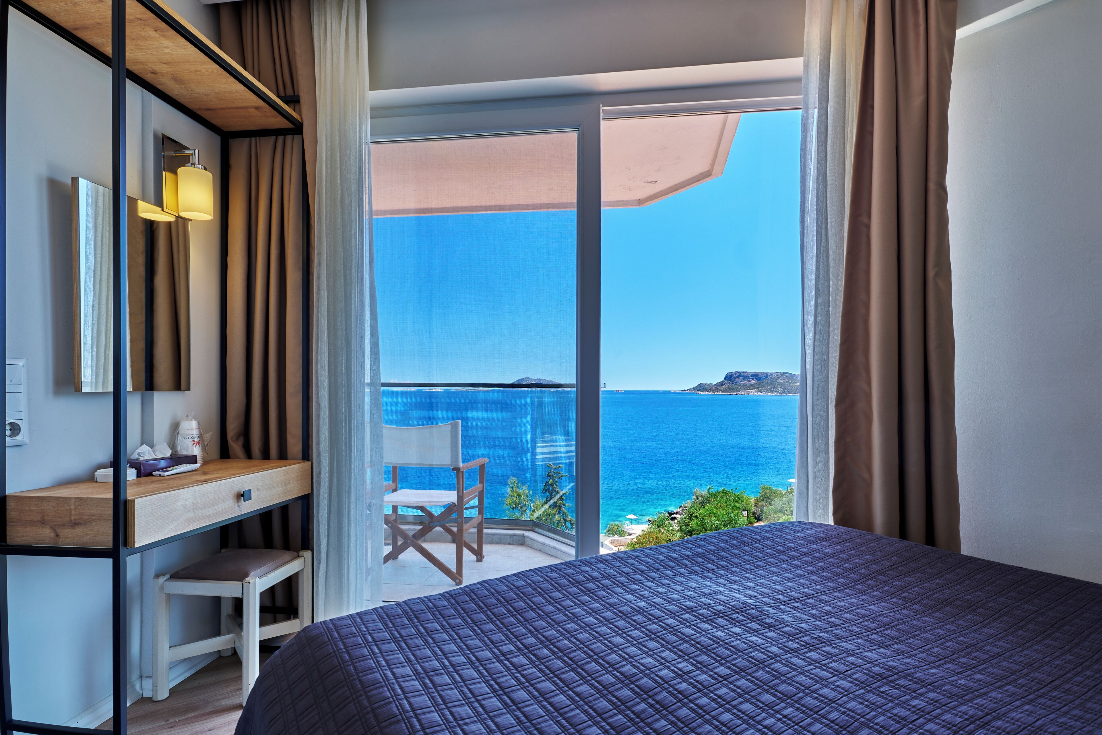 junior suite, 1 bedroom, sea view | 1 bedroom, minibar, free wifi