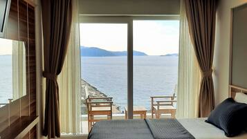 Standard Twin Room, 2 Twin Beds, Sea View | Minibar, free WiFi