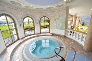 Indoor spa tub - Hotel Residenz Hochland (Seefeld in Tirol)