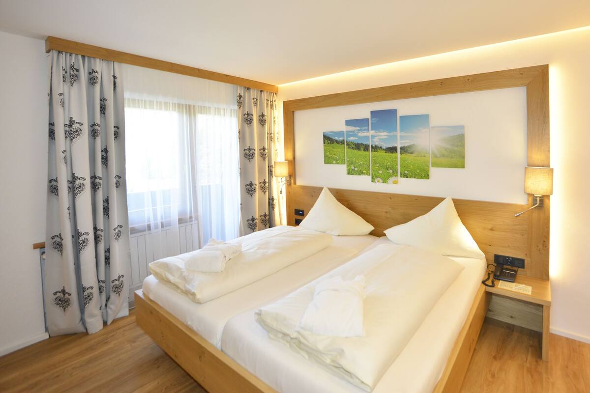 Junior Suite, 1 Bedroom, Garden Area (Seefeld) | Down comforters, in-room safe, desk, blackout drapes