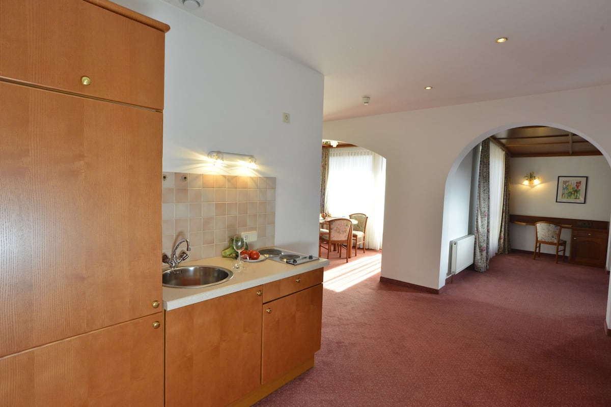 suite, 3 bedrooms, 2 bathrooms (tirol) | private kitchenette