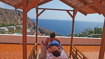 Outdoor treatment areas, sauna, steam room, Turkish bath