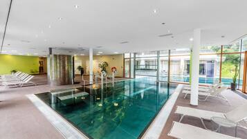 Piscine couverte, 2 piscines extérieures