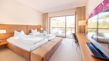 Kamar Double Premium, pemandangan lembah | Seprai antialergi, brankas, meja kerja, dan Wi-Fi gratis