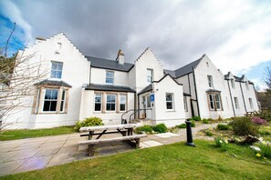 Front of property - Cairngorm Lodge Youth Hostel (Aviemore)
