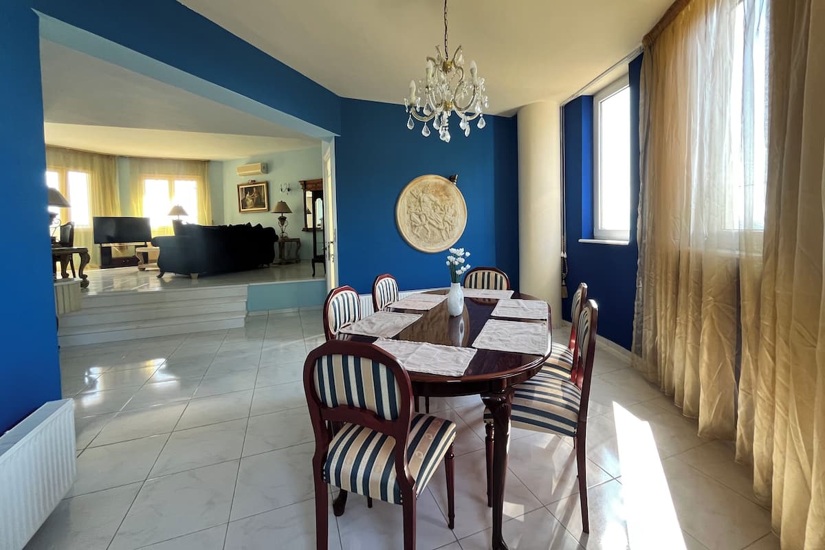 King Suite - Inclusive Experience | Premium bedding, minibar, in-room safe, individually decorated