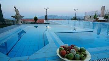 Ropa de cama de alta calidad y minibar