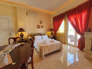 Queen Suite - Inclusive Experience | Living area - EXPLOR Mansion - Inclusive Experience (Heraklion)