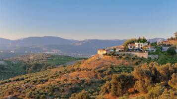 Entire Mansion - Inclusive Experience | Premium bedding, minibar, in-room safe, individually decorated