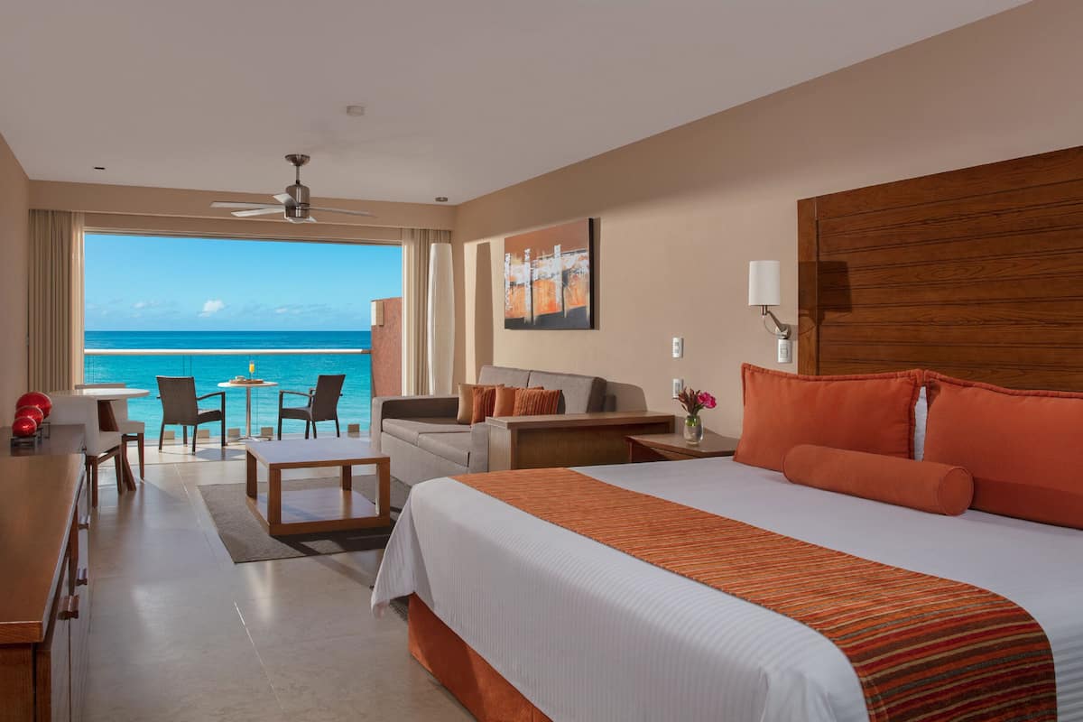 Preferred Club Junior Suite Ocean Front King | 1 soveværelse, gratis minibar, pengeskab på værelset, individuelt design