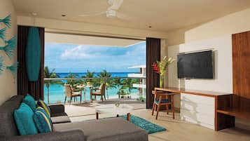 Minibar con artículos gratuitos y caja de seguridad en la habitación