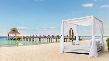 Ubicación a pie de playa, masajes en la playa y submarinismo