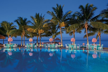 3 piscinas al aire libre, sillones reclinables de piscina