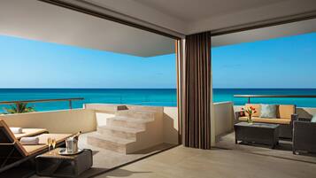 Preferred Club Junior Suite Ocean Front Plunge Pool King | Vue sur la plage/lâocĂ©an